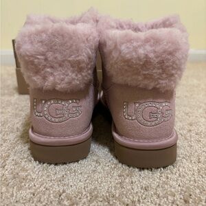 Never worn Pink UGG Bailey Button II Mini boots Size 6 #shearling #winter